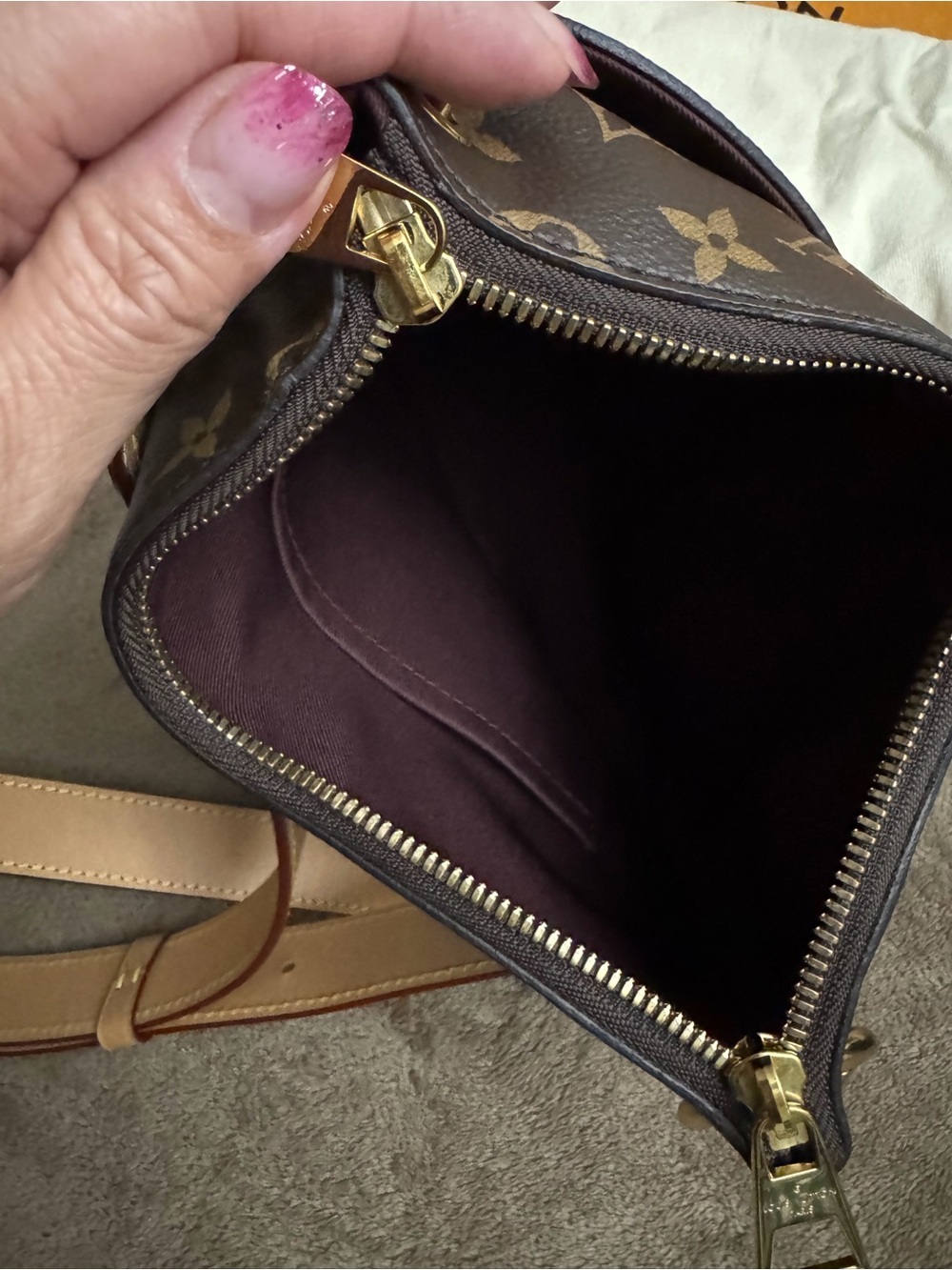 Louis Vuitton Brown Monogram Shoulder Bag with Tan Trim - Picture 8 of 8